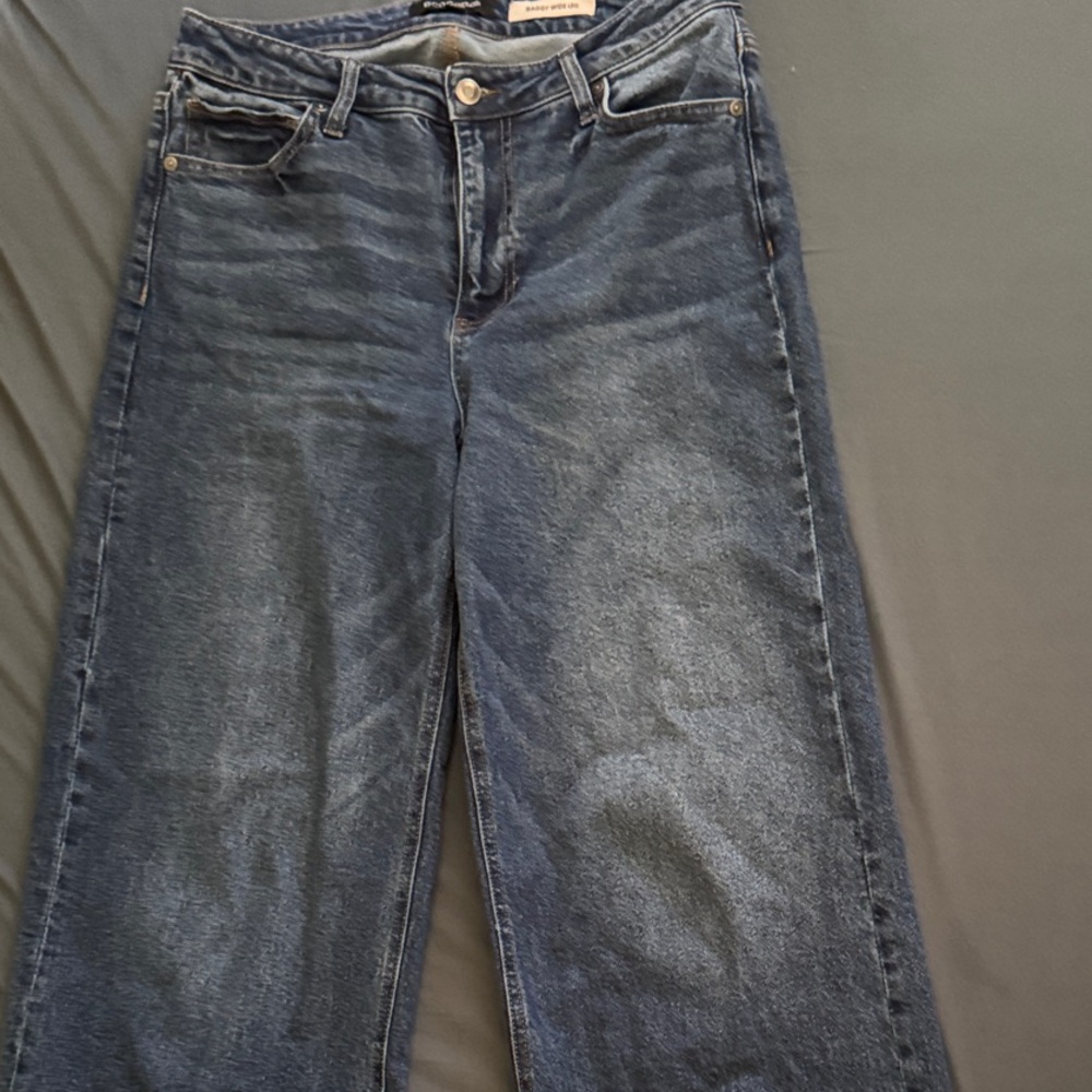 BCBG Straight-Leg Jeans in Dark Blue Wash